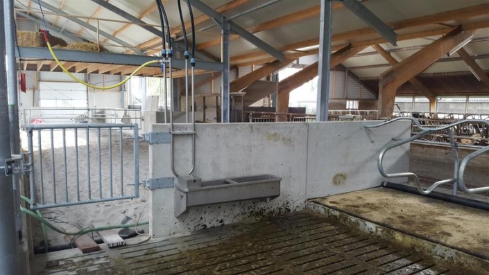 15_waterbakken_bij_zand_en_roosters